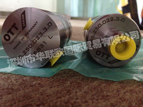OTT-JAKOB夾具中自動(dòng)夾具可分為SK、HKS、PSC等幾個(gè)系列。在經(jīng)過(guò)標(biāo)準(zhǔn)化后，HSK已成為機(jī)床技術(shù)領(lǐng)域的標(biāo)準(zhǔn)接口。隨著表面和錐銷設(shè)備的相互匹配，HSK夾持系統(tǒng)可為高精度加工效果提供理想前提，并確保微米范圍內(nèi)的持續(xù)一致性。相比于SK，HSK的結(jié)構(gòu)更短、更輕，由此可以更為快速地進(jìn)行換刀，并可實(shí)現(xiàn)更高的轉(zhuǎn)速。得益于高度的拉力、出色的剛性和最佳扭矩傳遞，HSK同樣適用于中型切削加工。深圳市華聯(lián)歐國(guó)際貿(mào)易有限公司專業(yè)代理進(jìn)口OTT-JAKOB夾具全系列產(chǎn)品，公司于2015年成立德國(guó)分公司，原廠采購(gòu)，價(jià)格上更有優(yōu)勢(shì)。我們致力于以超低的價(jià)格為國(guó)內(nèi)客戶引進(jìn)國(guó)外先進(jìn)的自動(dòng)化備件，公司成立以來(lái)不斷的發(fā)展壯大，已成立德國(guó)公司及香港公司，為客戶提供進(jìn)口備件的一站式體驗(yàn)服務(wù)，報(bào)價(jià)快，價(jià)格好，貨期短，所有產(chǎn)品保證原裝正品，假一賠十!我們只做原裝進(jìn)口產(chǎn)品，我們的目標(biāo)是要成為客戶唯一信任的企業(yè)。歡迎新老客戶詢價(jià)咨詢。